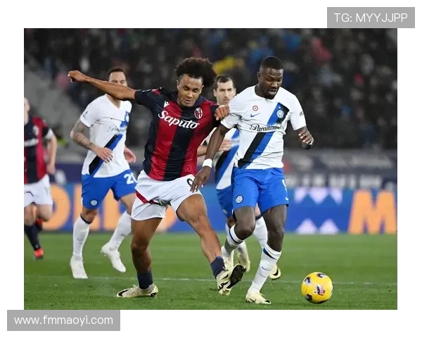 足球比赛中的全攻全守与攻守平衡