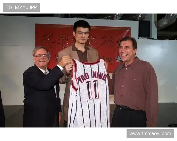 NBA最前线关注火箭队姚明时期的辉煌历程